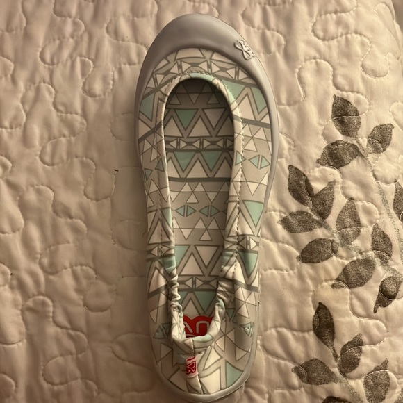 1/$10 or 2/$15 LUV DREAM FLATS Aztec Grey Euro size 32 (1) - Picture 4 of 4